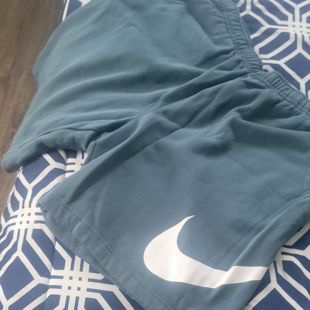 Nike shorts XL